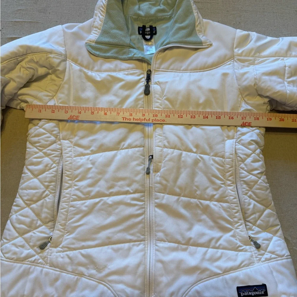 Women’s Patagonia White Winter Jacket - Picture 6 of 10